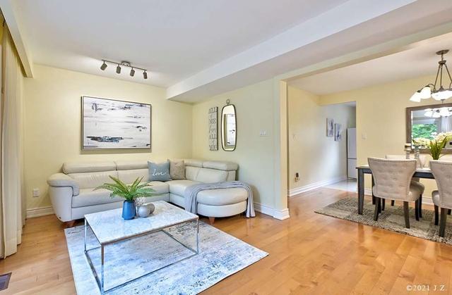 170 Song Meadoway, Townhouse with 3 bedrooms, 2 bathrooms and 2 parking in Toronto ON | Image 2
