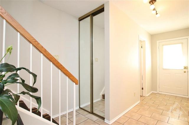 15 Saxton Crescent, Townhouse with 3 bedrooms, 2 bathrooms and 2 parking in Ottawa ON | Image 2