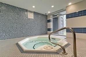 536 - 7171 Yonge St, Condo with 1 bedrooms, 1 bathrooms and 1 parking in Markham ON | Image 2