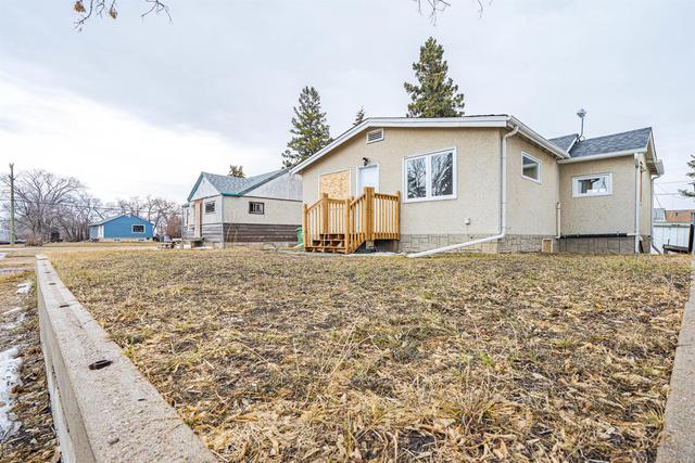 4507 47 Street, House detached with 4 bedrooms, 1 bathrooms and 1 parking in Lloydminster (Part) SK | Image 1