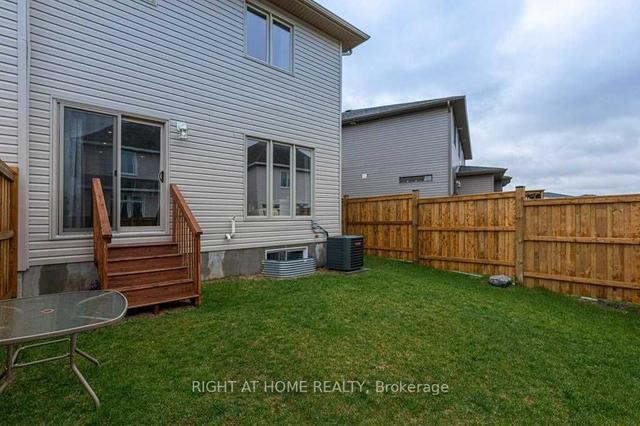 1427 Monarch Dr, House semidetached with 3 bedrooms, 3 bathrooms and 3 parking in Kingston ON | Image 11