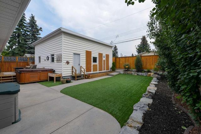 2412 Langriville Drive Sw, House detached with 3 bedrooms, 2 bathrooms and 3 parking in Calgary AB | Image 34