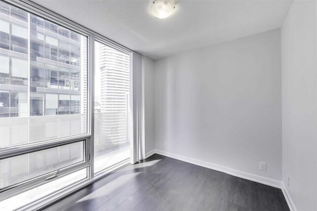 1810 - 100 Harbour St, Condo with 3 bedrooms, 2 bathrooms and 1 parking in Toronto ON | Image 14