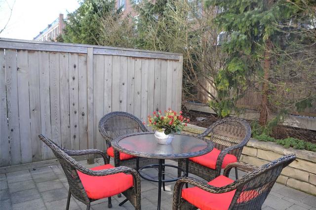 th7 - 5 Oakburn Cres, Townhouse with 3 bedrooms, 3 bathrooms and 2 parking in Toronto ON | Image 3