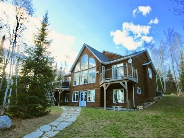 2601 Northshore Rd, House detached with 4 bedrooms, 4 bathrooms and 6 parking in North Bay ON | Image 1