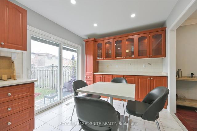 25 Karen Miles Cres, House detached with 3 bedrooms, 3 bathrooms and 3 parking in Markham ON | Image 6