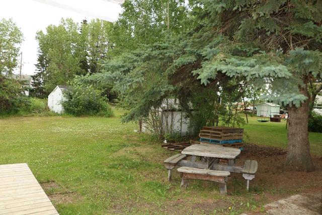 9820 102 Avenue, House detached with 3 bedrooms, 1 bathrooms and 4 parking in Hythe AB | Image 7