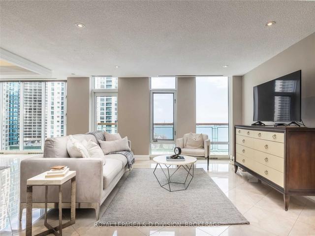 ph 1210 - 211 Queens Quay W, Condo with 3 bedrooms, 4 bathrooms and 3 parking in Toronto ON | Image 21