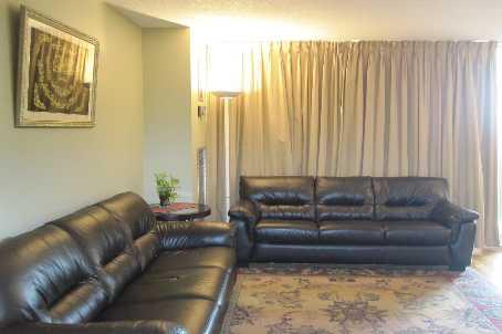 1003 - 120 Dundalk Dr, Condo with 3 bedrooms, 2 bathrooms and 2 parking in Toronto ON | Image 2