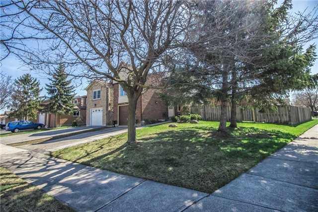 4381 Lee Dr, House detached with 3 bedrooms, 3 bathrooms and 3 parking in Mississauga ON | Image 20