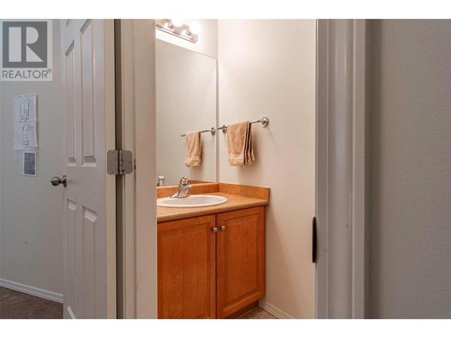 646 - 1088 Sunset Drive, Condo with 2 bedrooms, 2 bathrooms and 1 parking in Kelowna BC | Image 28