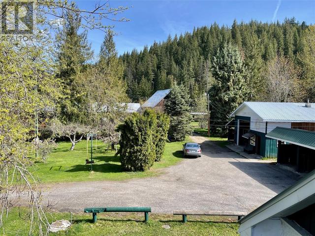 2015 Kerr Road, House detached with 3 bedrooms, 1 bathrooms and 10 parking in Sicamous BC | Image 39