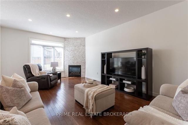 651 Springwood Cres, House detached with 3 bedrooms, 3 bathrooms and 4 parking in London ON | Image 7