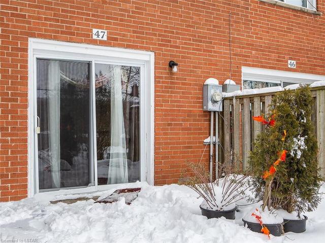 47 Arbour Glen Crescent E, House attached with 3 bedrooms, 1 bathrooms and 1 parking in London ON | Image 30