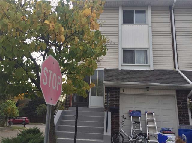 1 Franklin Crt, Townhouse with 3 bedrooms, 3 bathrooms and 2 parking in Brampton ON | Image 1