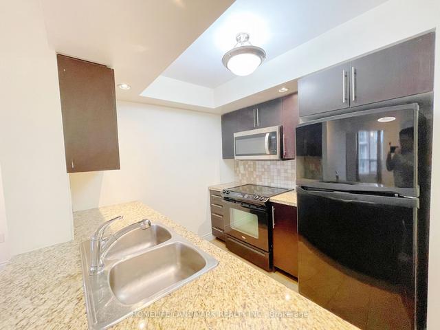 421 - 500 Doris Ave, Condo with 2 bedrooms, 2 bathrooms and 1 parking in Toronto ON | Image 15