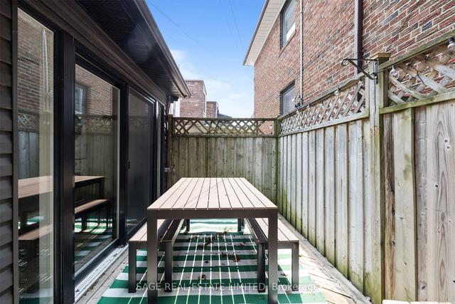 296 Ossington Ave, House semidetached with 3 bedrooms, 3 bathrooms and 0 parking in Toronto ON | Image 18
