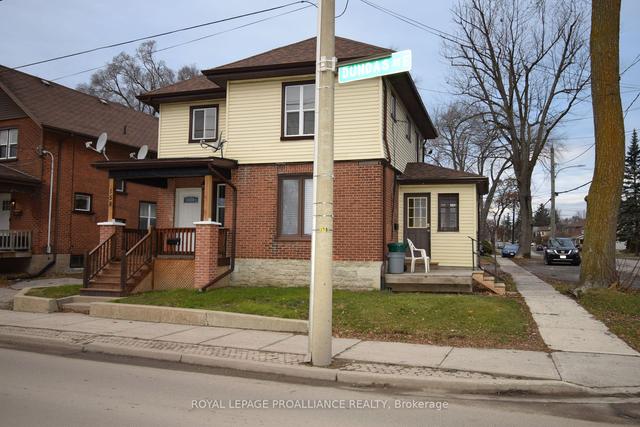 158 Dundas St E, House detached with 2 bedrooms, 2 bathrooms and 4 parking in Belleville ON | Image 1