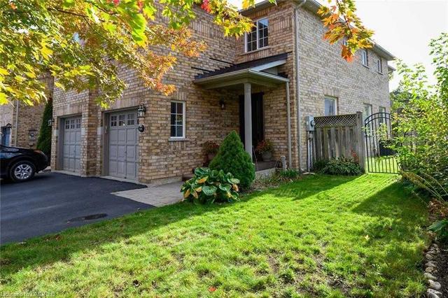 2427 Newcastle Cres, House attached with 3 bedrooms, 4 bathrooms and 3 parking in Oakville ON | Image 12