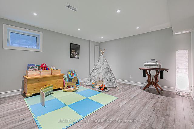 31 Greenwin Village Rd, House detached with 4 bedrooms, 2 bathrooms and 3 parking in Toronto ON | Image 24