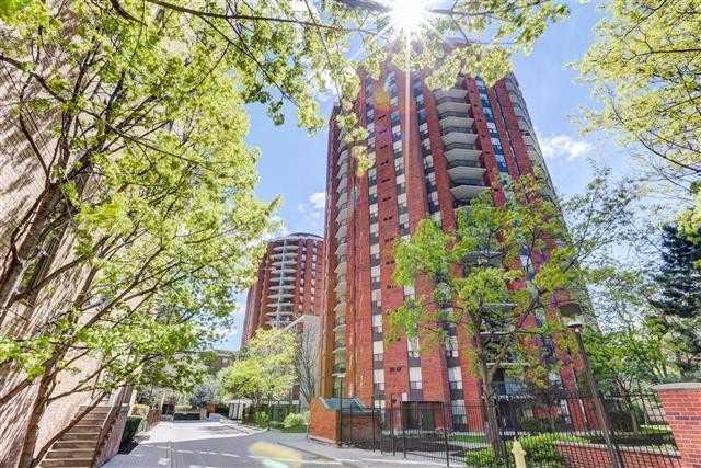 1922 - 77 Maitland Pl, Condo with 2 bedrooms, 2 bathrooms and 0 parking in Toronto ON | Image 1