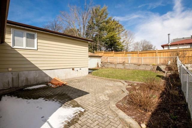 65 Hahn Ave, House detached with 2 bedrooms, 2 bathrooms and 5 parking in Cambridge ON | Image 24