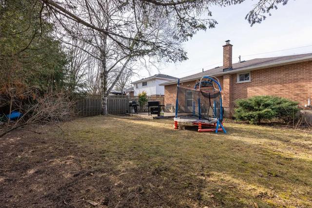 855 Olive Ave, House detached with 3 bedrooms, 2 bathrooms and 4 parking in Oshawa ON | Image 22