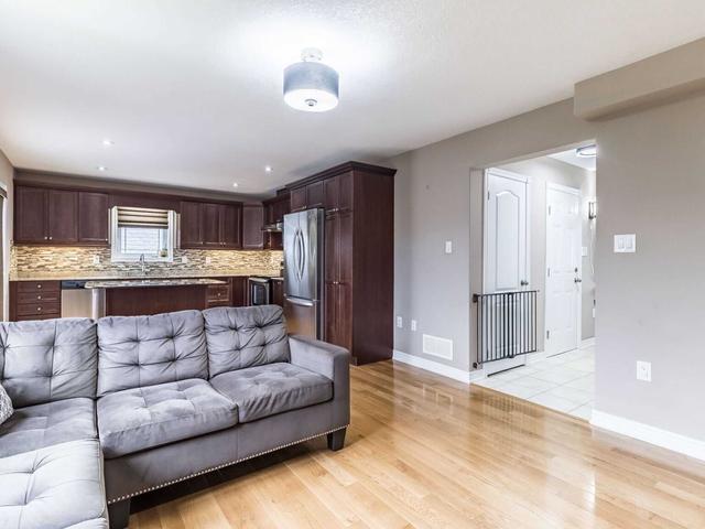41 Bronze Cres, House detached with 3 bedrooms, 3 bathrooms and 6 parking in Bradford West Gwillimbury ON | Image 2