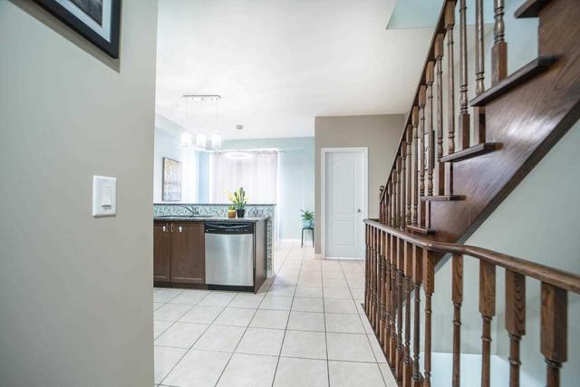 30 - 19 Cailiff St, Townhouse with 3 bedrooms, 3 bathrooms and 2 parking in Brampton ON | Image 4