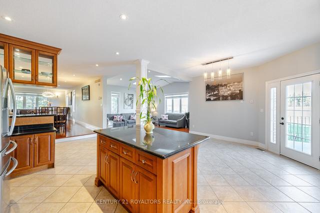 12601 Nassagaweya Puslinch Line, House detached with 6 bedrooms, 5 bathrooms and 18 parking in Milton ON | Image 31