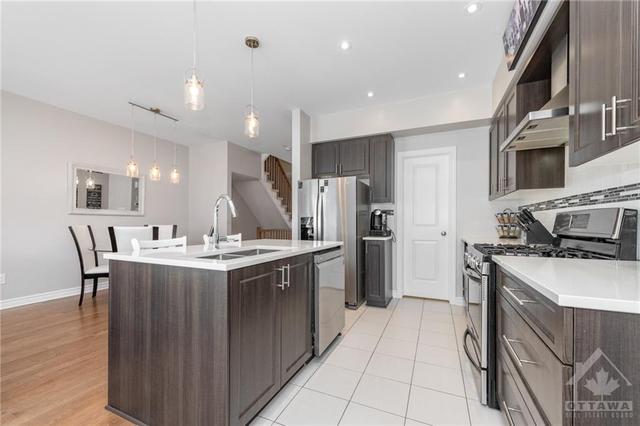 754 Putney Crescent, Townhouse with 4 bedrooms, 4 bathrooms and 2 parking in Ottawa ON | Image 9