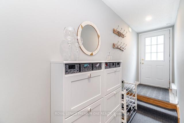 16 - 20 Turntable Cres, Townhouse with 3 bedrooms, 2 bathrooms and 3 parking in Toronto ON | Image 18