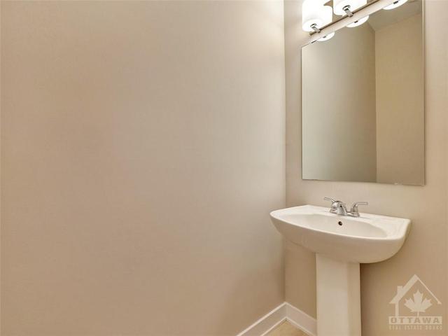 500 Oldenburg Avenue, Townhouse with 3 bedrooms, 3 bathrooms and 2 parking in Ottawa ON | Image 13