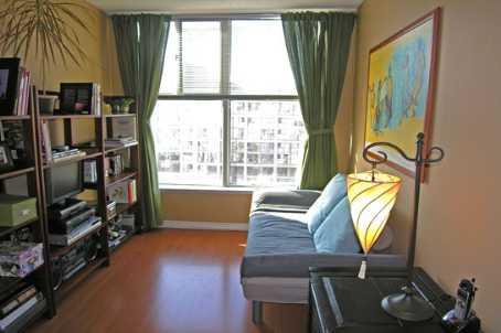 820 - 222 The Esplanade, Condo with 2 bedrooms, 1 bathrooms and 1 parking in Toronto ON | Image 3