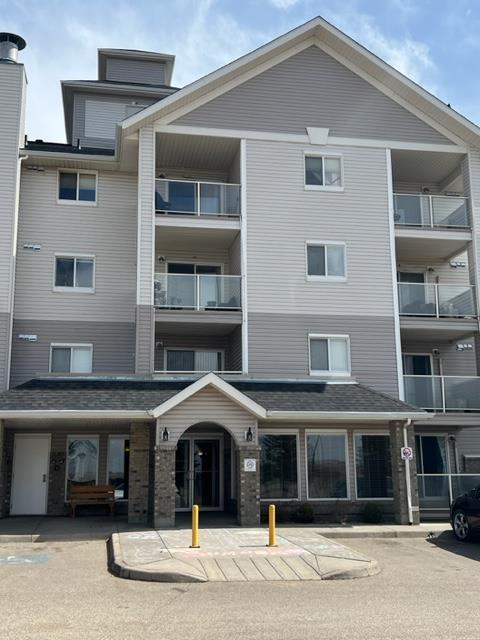 220 - 1648 Saamis Drive Nw, Condo with 2 bedrooms, 2 bathrooms and 2 parking in Medicine Hat AB | Image 1