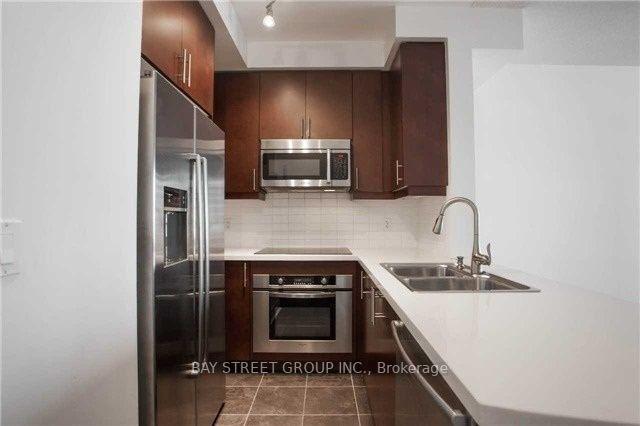 1505 - 35 Balmuto St, Condo with 2 bedrooms, 2 bathrooms and 1 parking in Toronto ON | Image 9