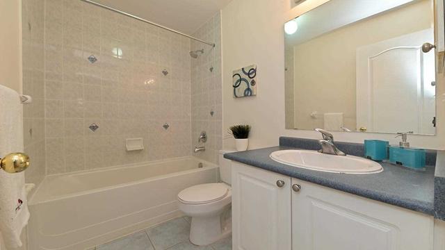 3173 Eclipse Ave, House semidetached with 3 bedrooms, 4 bathrooms and 3 parking in Mississauga ON | Image 2