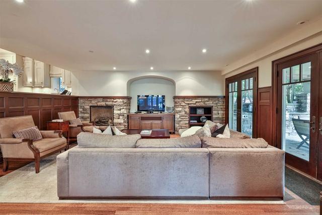 307 Oriole Pkwy, House detached with 5 bedrooms, 6 bathrooms and 7 parking in Toronto ON | Image 3
