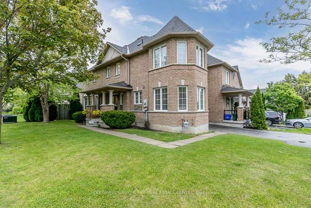 211 Coleridge Dr, House attached with 3 bedrooms, 3 bathrooms and 4 parking in Newmarket ON | Image 12