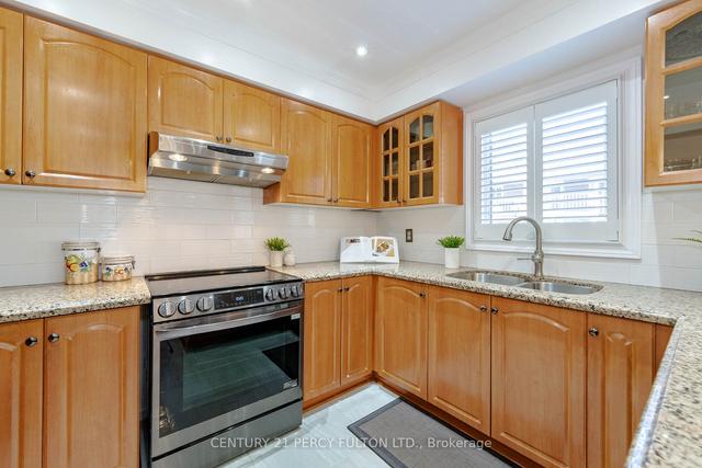 126 Littles Rd, House detached with 4 bedrooms, 3 bathrooms and 4 parking in Toronto ON | Image 2
