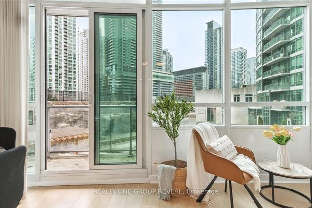 215 - 361 Front St W, Condo with 2 bedrooms, 2 bathrooms and 1 parking in Toronto ON | Image 5