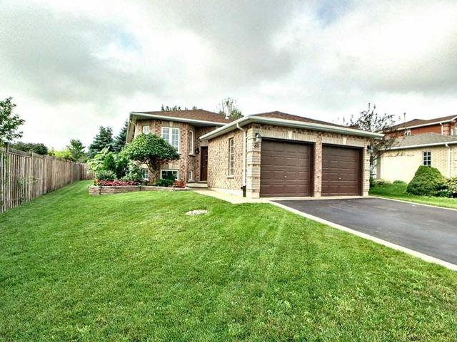 61 Hanmer St, House detached with 3 bedrooms, 2 bathrooms and 4 parking in Barrie ON | Image 1