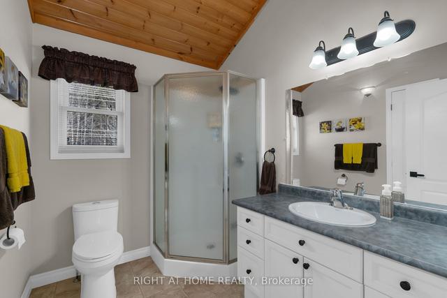139 Goldfinch Cres, House detached with 1 bedrooms, 2 bathrooms and 12 parking in Tiny ON | Image 2