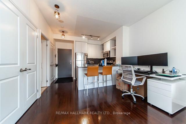 1516 - 35 Hayden St, Condo with 1 bedrooms, 1 bathrooms and 0 parking in Toronto ON | Image 2