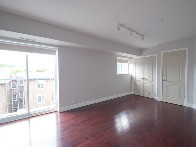 third - 2205 Queen St E, House detached with 2 bedrooms, 1 bathrooms and null parking in Toronto ON | Image 5