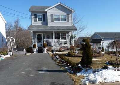 140 Charles Rd, House detached with 3 bedrooms, 2 bathrooms and 6 parking in Halifax NS | Card Image