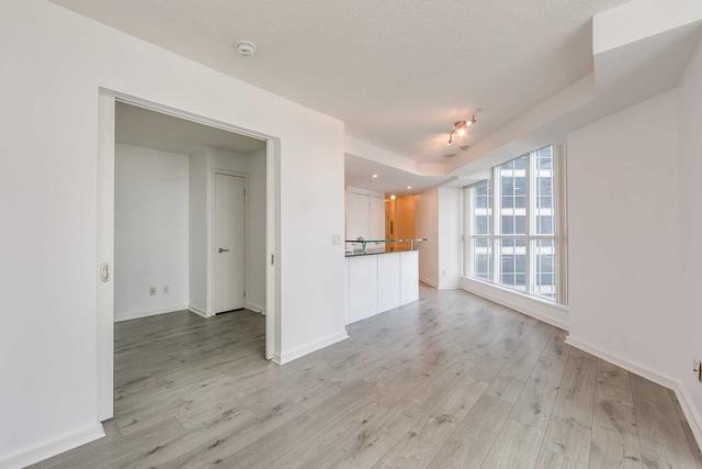 1001 - 208 Queens Quay W, Condo with 1 bedrooms, 1 bathrooms and 0 parking in Toronto ON | Image 8