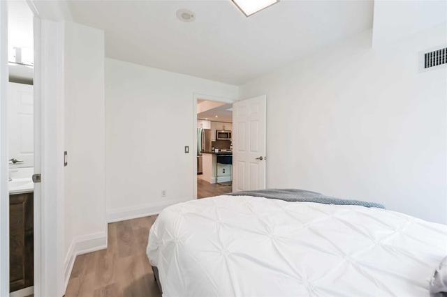 320 - 25 Greenview Ave, Condo with 2 bedrooms, 2 bathrooms and 1 parking in Toronto ON | Image 3