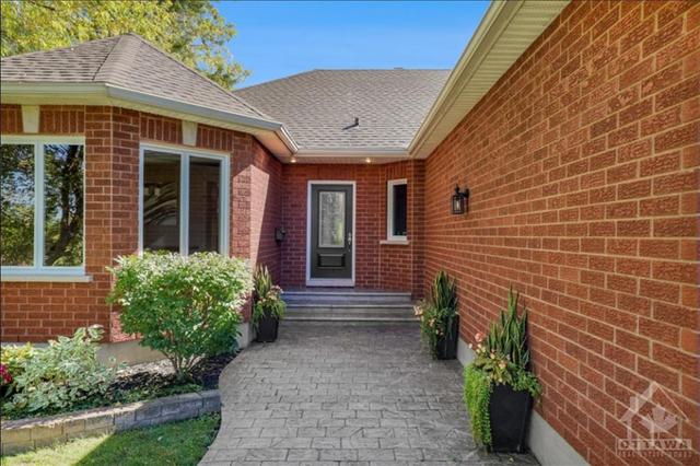 10 Waterbend Lane, House detached with 4 bedrooms, 3 bathrooms and 6 parking in Ottawa ON | Image 5