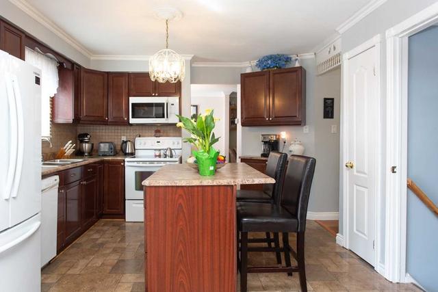 6 Renfield Cres, House detached with 3 bedrooms, 3 bathrooms and 3 parking in Whitby ON | Image 7